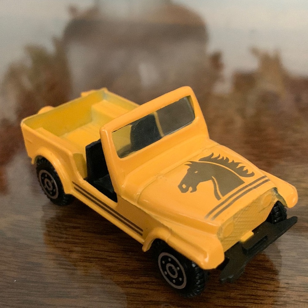 Yat Ming Vintage Jeep Truck DieCast Yellow Gold Horse Yatming 1608 #1608